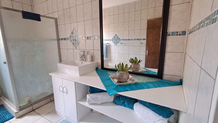 3 Bedroom Property for Sale in Louwville Western Cape